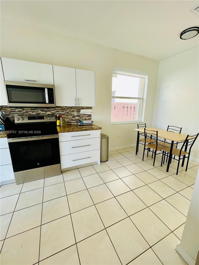 Building Photo - 4006 NE 20th St