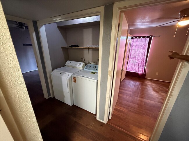 Building Photo - 10501 South Dr