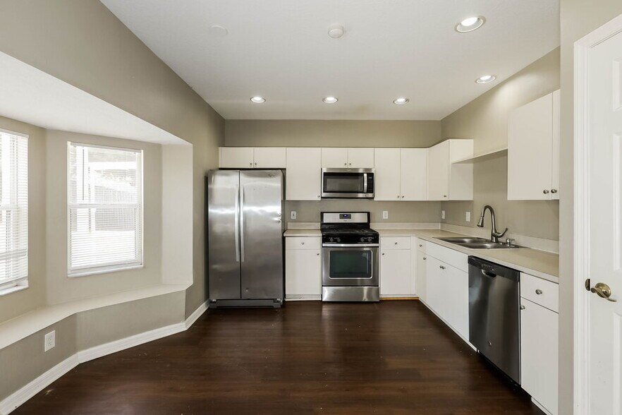 Building Photo - 3002 Summer Cruise Dr