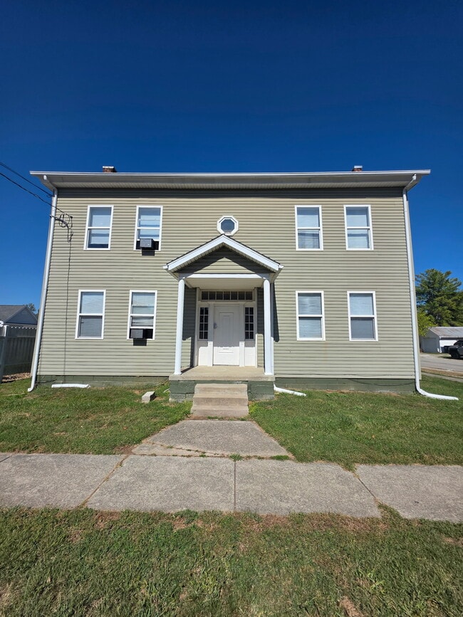 Building Photo - 702 W Main St
