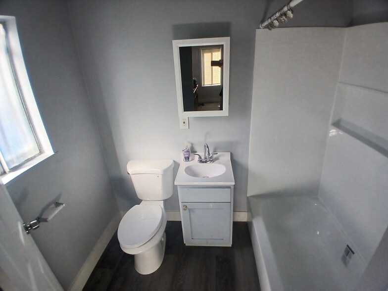 Bathroom - 8641 1/2 S Hoover St