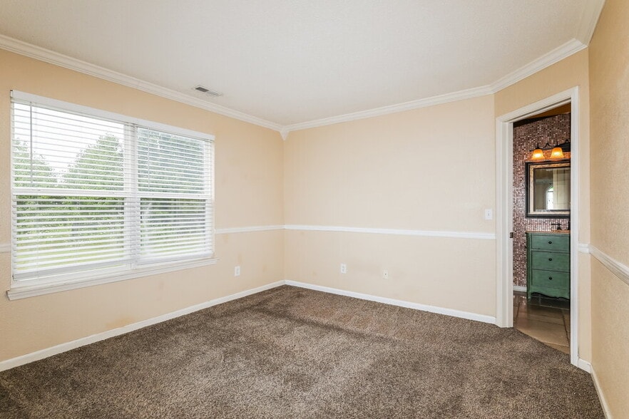 Building Photo - 720 Treyburn Lakes Way