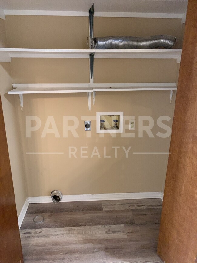 Building Photo - 5821 Acacia Ct