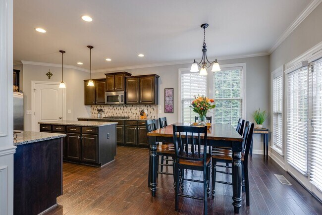 Building Photo - 5 Bedroom Home with Theater Room & 3-Car Garage in Franklin