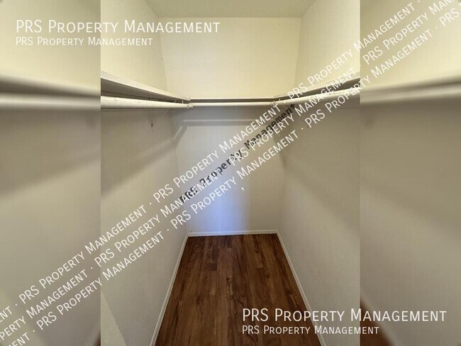 Building Photo - 3147 E Edgewood Ave