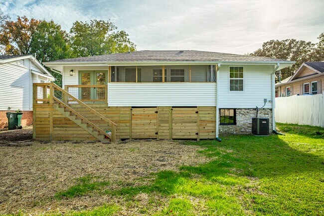 Building Photo - 2105 Ivy St