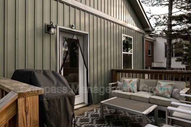 Building Photo - 933 E Churchwell Ave