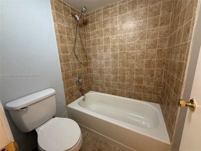 Building Photo - 1071 Adams Ave