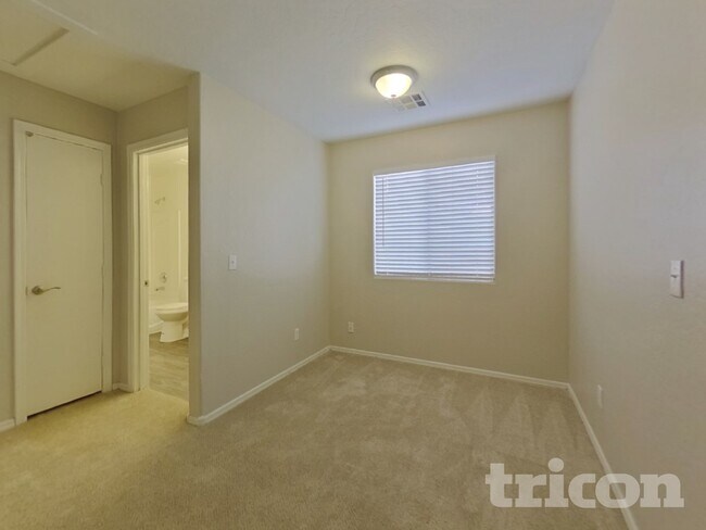 Building Photo - 2098 E Haflinger Way