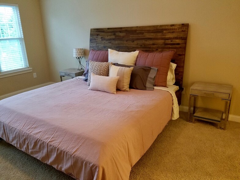 Master Bedroom - 235 3rd Ave NE