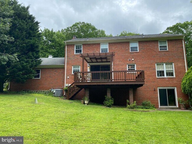Building Photo - 330 River Bend Rd