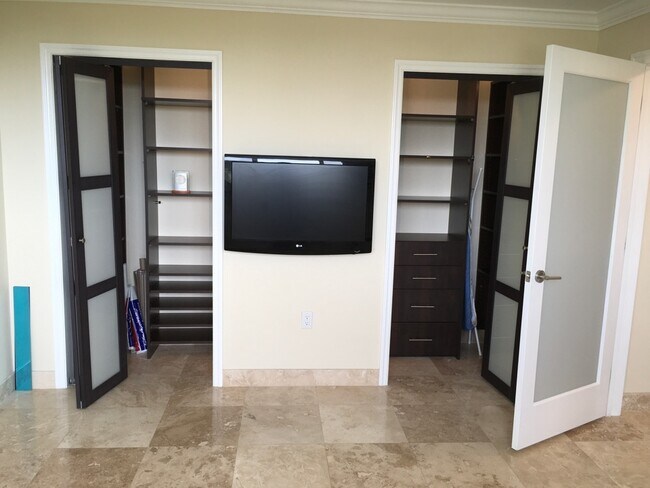 Custom design closet - 2400 NE 9th St