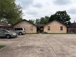 Building Photo - 11 West Dr