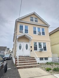 Building Photo - 926 Meredith Ave