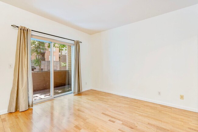 Building Photo - Riverplace Condominiums - 1 bed/1 bath corner unit w/parking/storage/balcony/fireplace