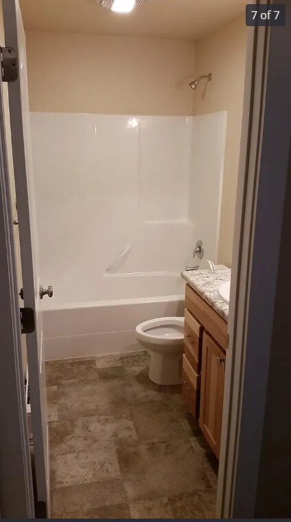 Master bath - 470 Topaz Rd