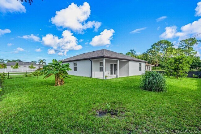 Building Photo - 226 SW Milburn Cir