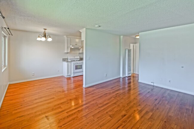 Building Photo - 25227 Bigelow Rd