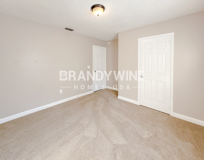 Building Photo - 542 Queensbridge Dr