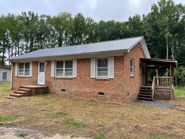 Building Photo - NEWLY RENOVATED 2 BED, 2 BATH HOME WITH GA...