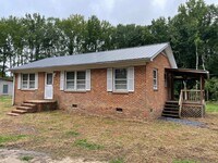 Building Photo - NEWLY RENOVATED 2 BED, 2 BATH HOME!