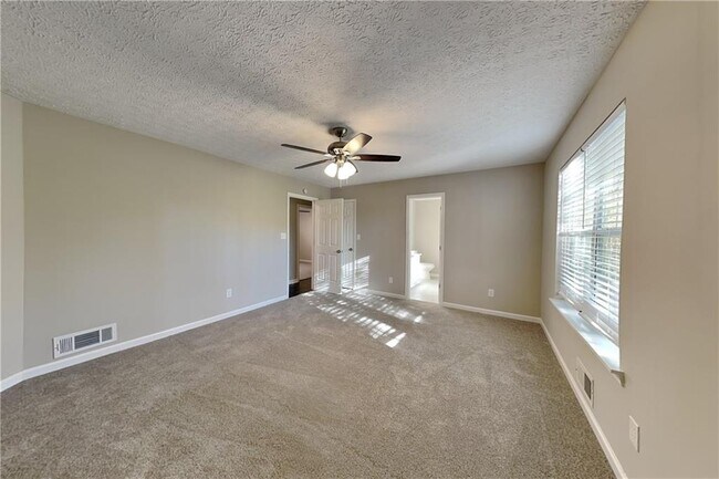 Building Photo - 260 King William Dr