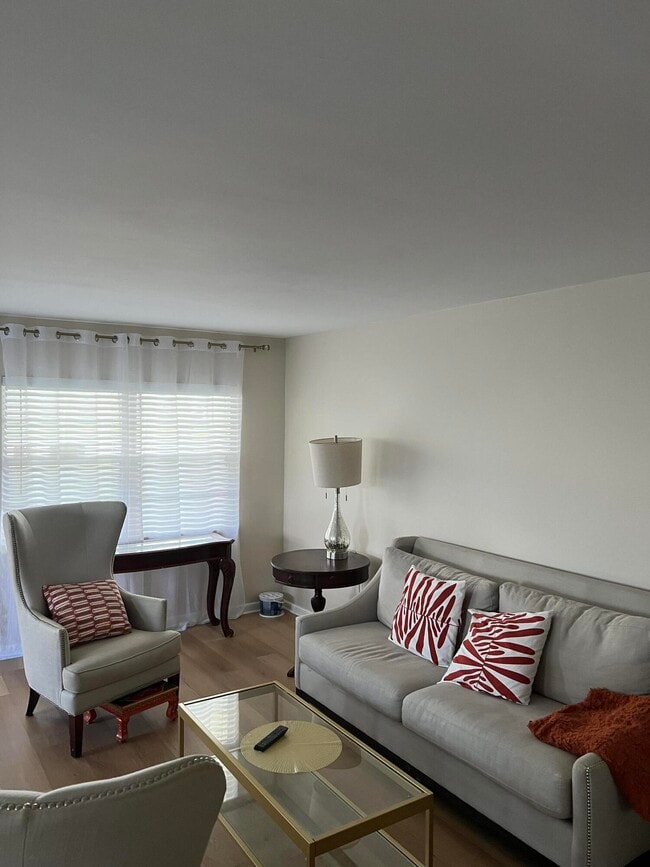 Building Photo - 299 Dorset H