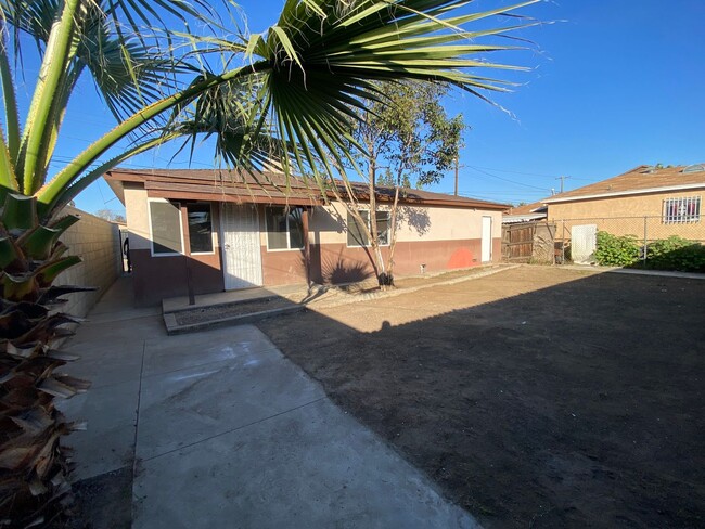 Building Photo - Hard to Find 1 BD 1 BA House with a 2 car garage and it's own yard.