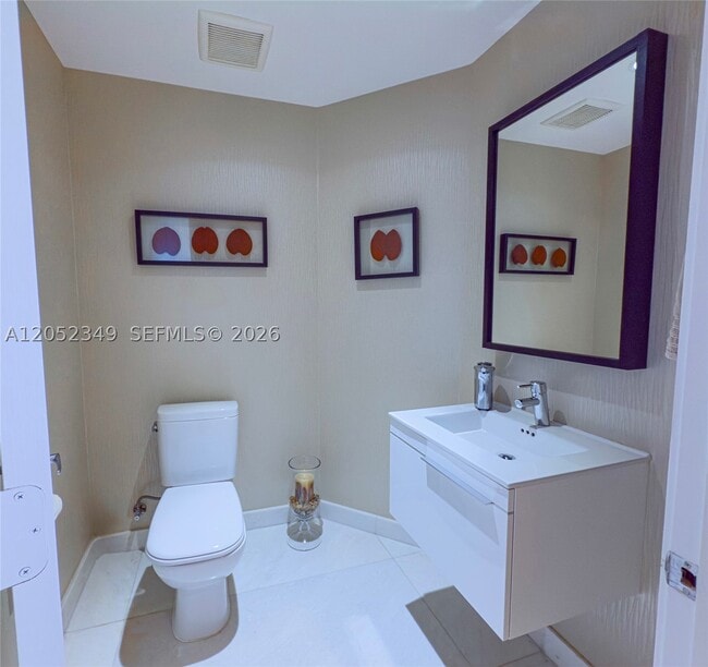 Building Photo - 17111 Biscayne Blvd
