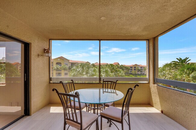 Building Photo - 700 Uno Lago Dr