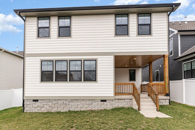 Building Photo - Stunning!