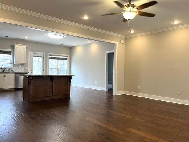 Building Photo - 122 Fargo Dr