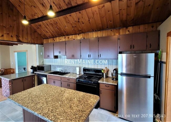 Building Photo - 180 Fourth St.