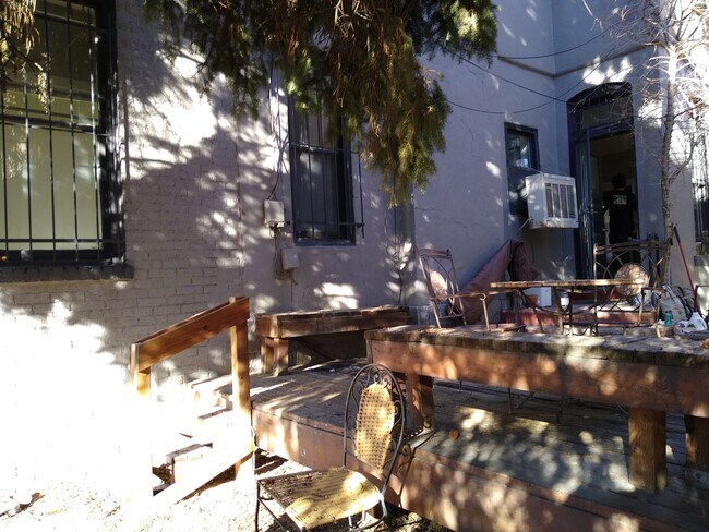 Building Photo - Charming Cap Hill 1 Bedroom w/ Claw Foot Tub