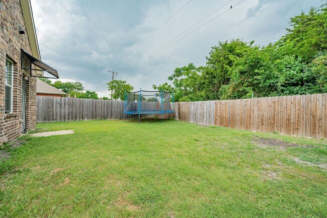 Building Photo - Beautifully Updated 3-Bed, 2-Bath Home Nea...