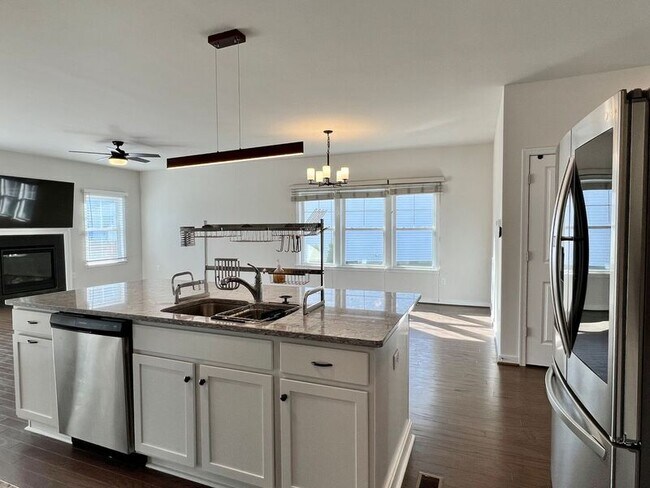 Building Photo - 8180 Lyman Ct