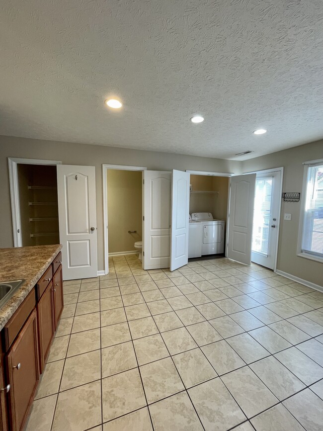 Building Photo - 607 Capstone Dr