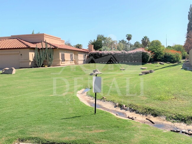 Building Photo - 706 N Tangerine Dr