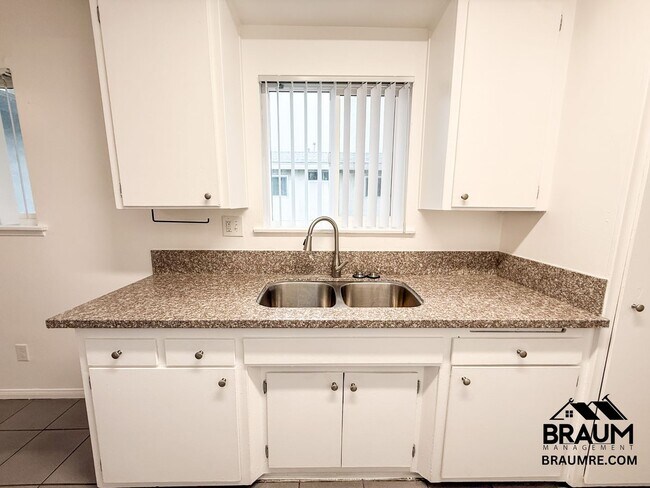 Building Photo - 5131 Buffalo Ave