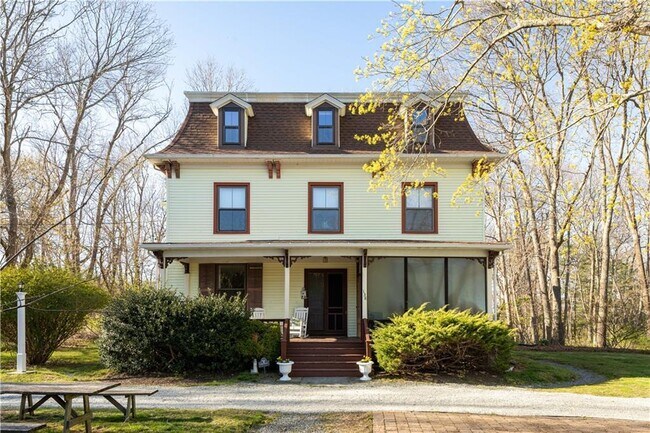 Building Photo - 138 Elm Dr