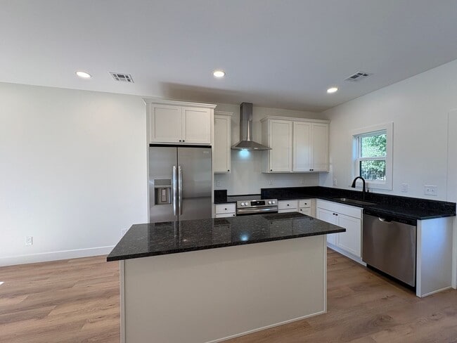 Building Photo - New Build- 3 bedroom, 2.5 bathroom home fo...
