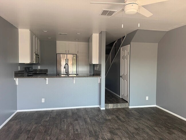 Building Photo - 7033 Marymount Way