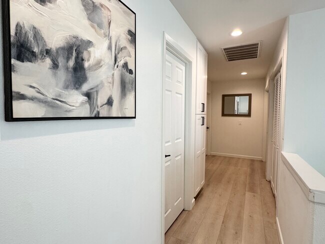 Building Photo - 297 Mildred St