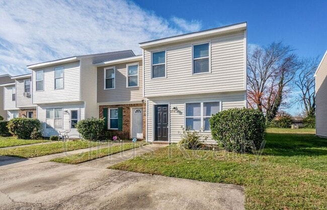 Building Photo - 2716 Peach St