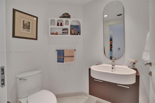 Building Photo - 2627 S Bayshore Dr