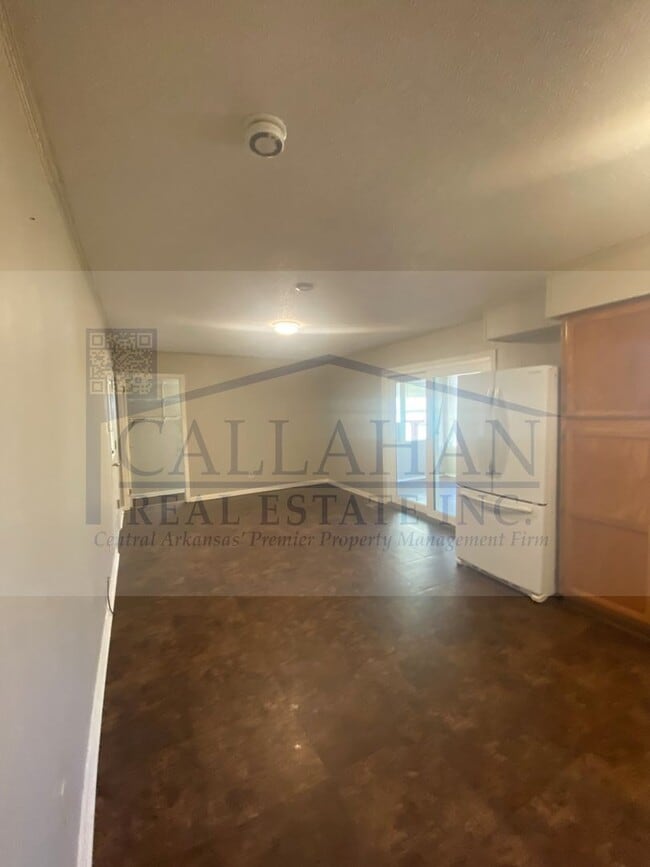 Building Photo - 303 S Longfield Ave