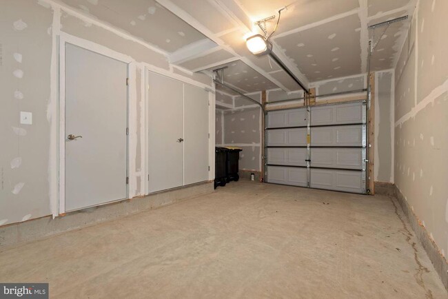 Building Photo - 289 Phoenix Dr