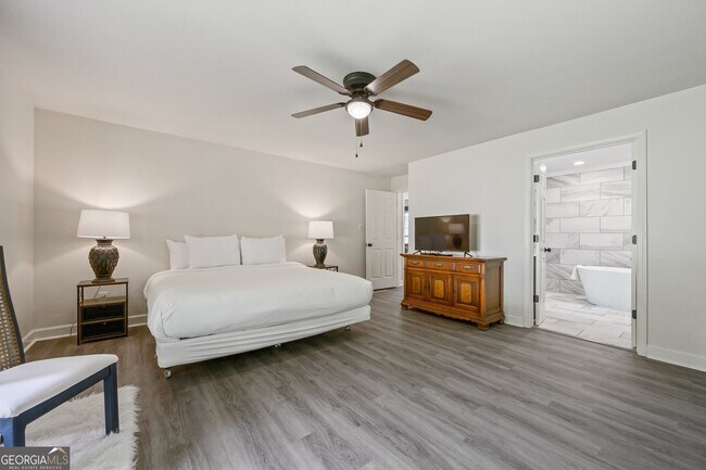 Building Photo - 2431 Weatherford Ct