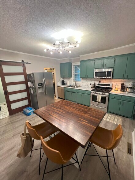 Kitchen - 413 19th Ave NE