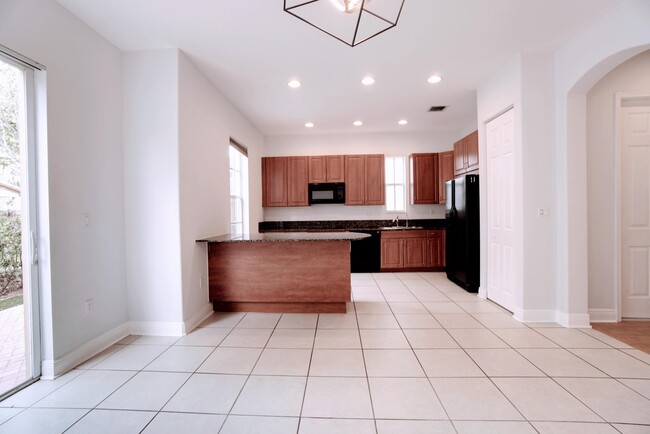 Building Photo - 6890 Julia Gardens Dr